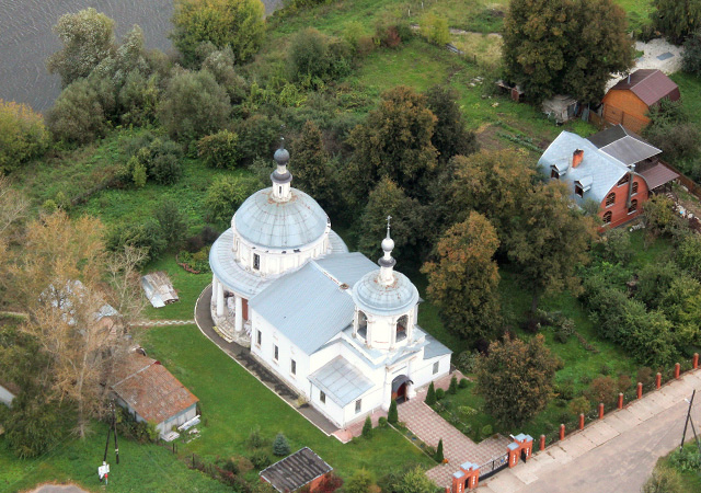 Полёт по историческому маршруту над Троицкой церковью в Константиново